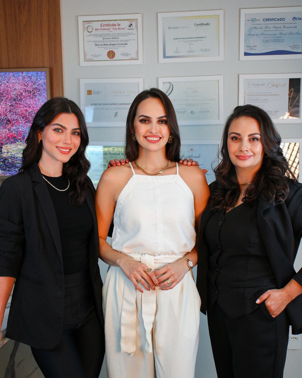Aline Carminatti e a equipe da clínica